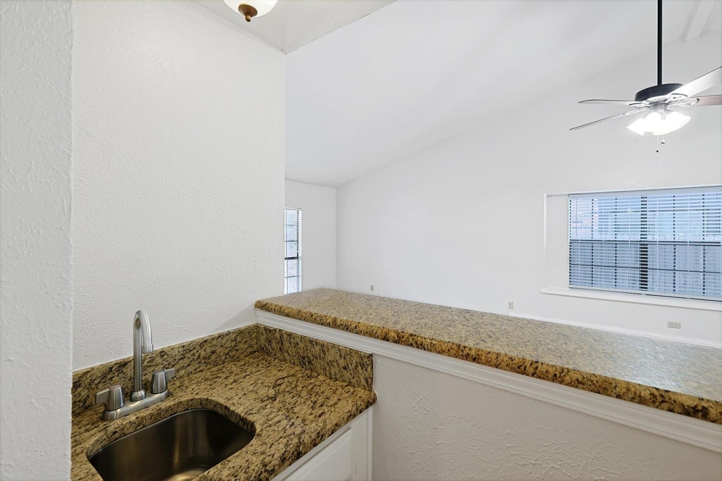 2825 Windsor Drive - Photo 7