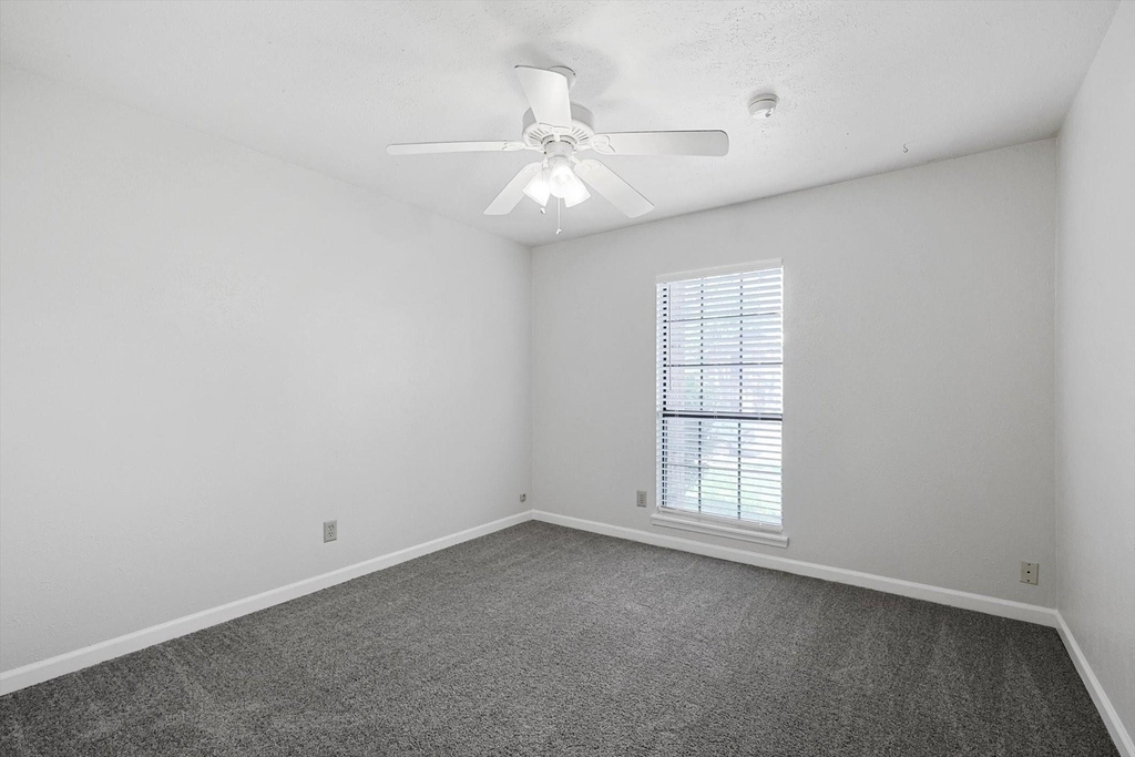 2825 Windsor Drive - Photo 19