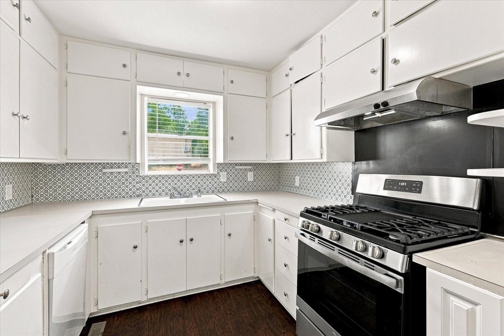1900 Sutter Street - Photo 7