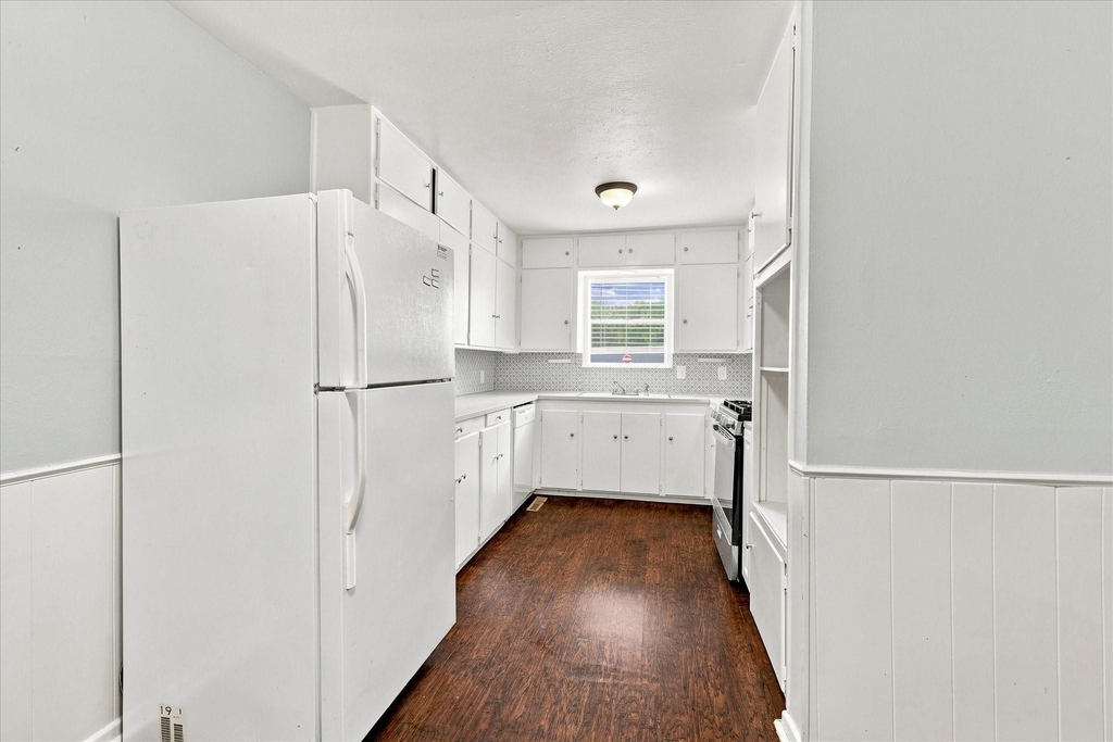 1900 Sutter Street - Photo 1