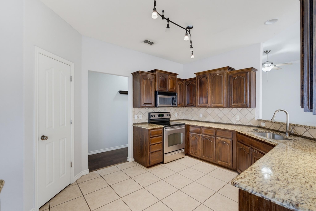 7017 Springwater Avenue - Photo 13