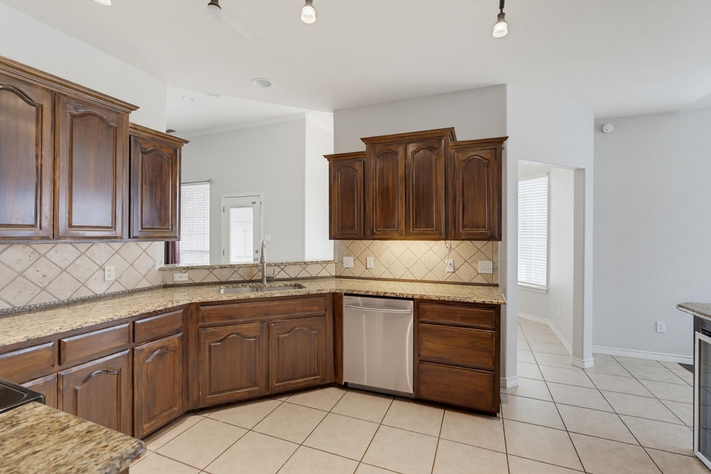 7017 Springwater Avenue - Photo 14