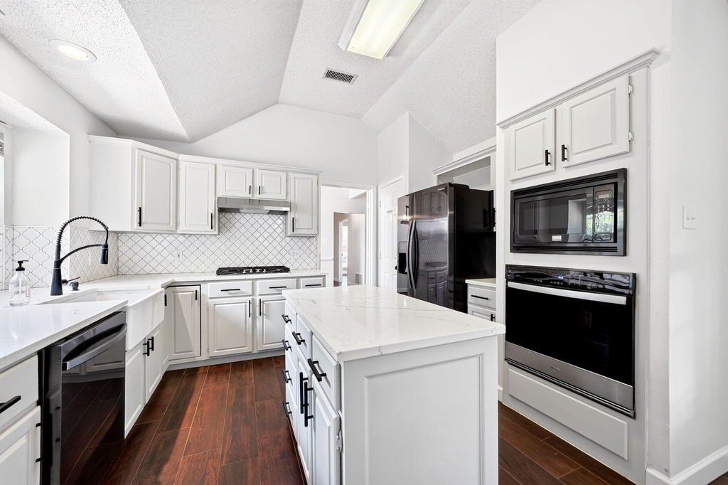 7309 Tremont Avenue - Photo 2