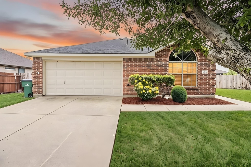 1070 Mellanie Lane - Photo 0