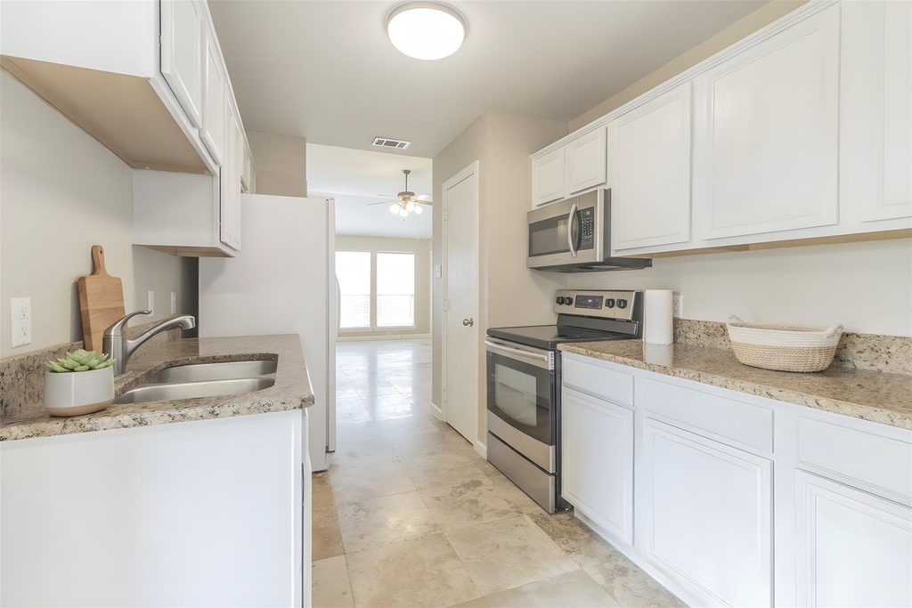 1070 Mellanie Lane - Photo 7