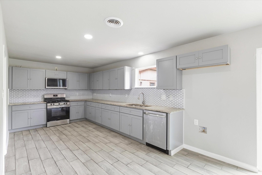 13634 Pyramid Drive - Photo 11
