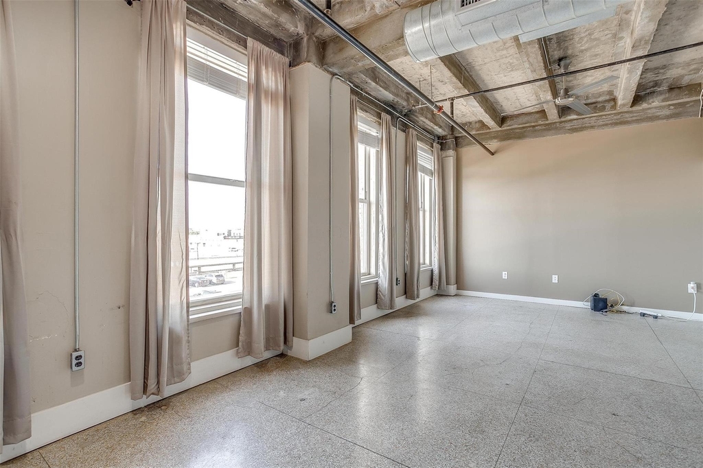 221 W Lancaster Avenue - Photo 17