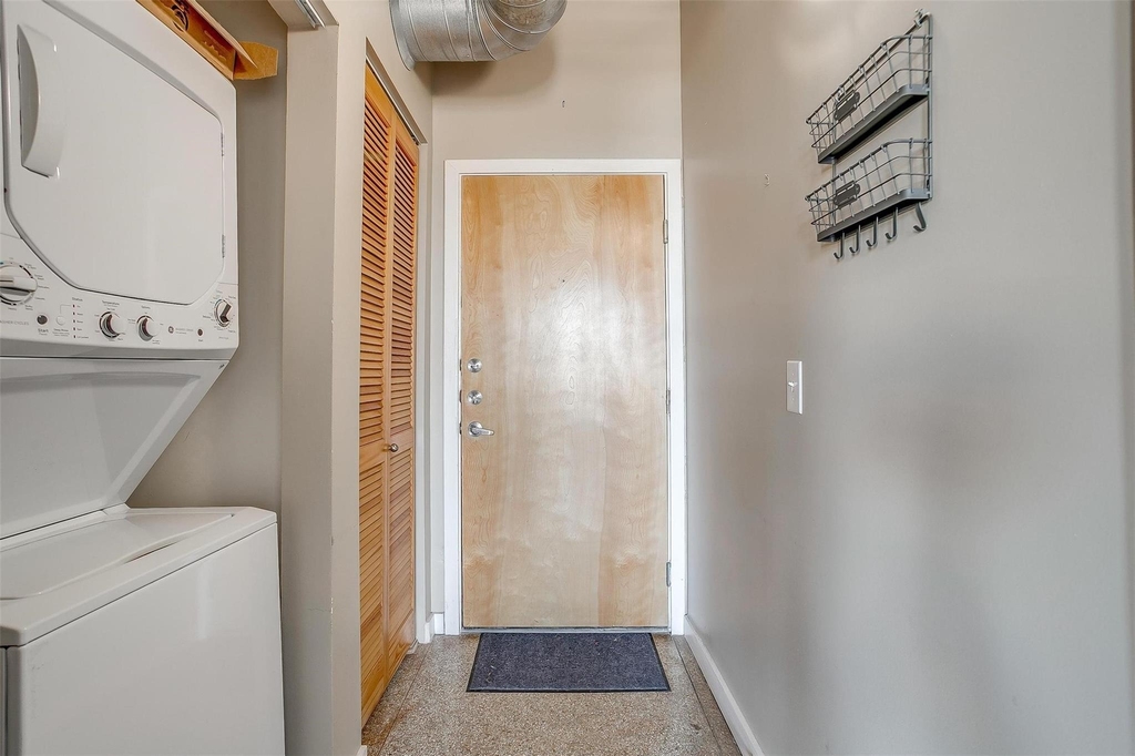 221 W Lancaster Avenue - Photo 9