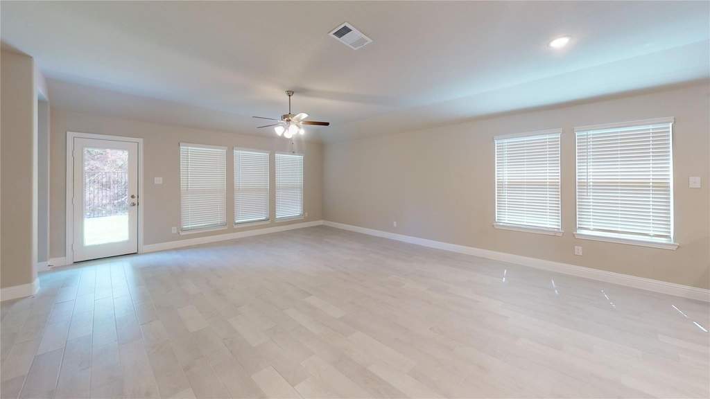 1420 Elizabeth Street - Photo 2
