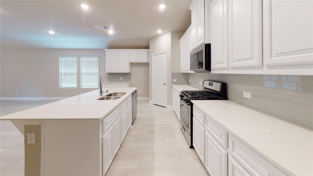 1420 Elizabeth Street - Photo 3