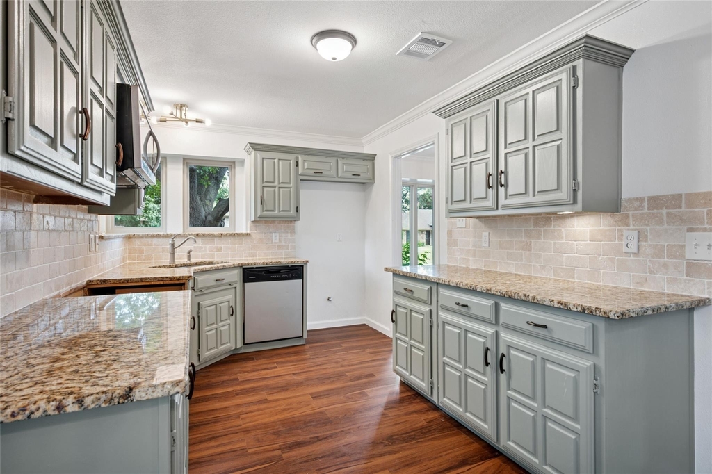 5502 Coronado Drive - Photo 8