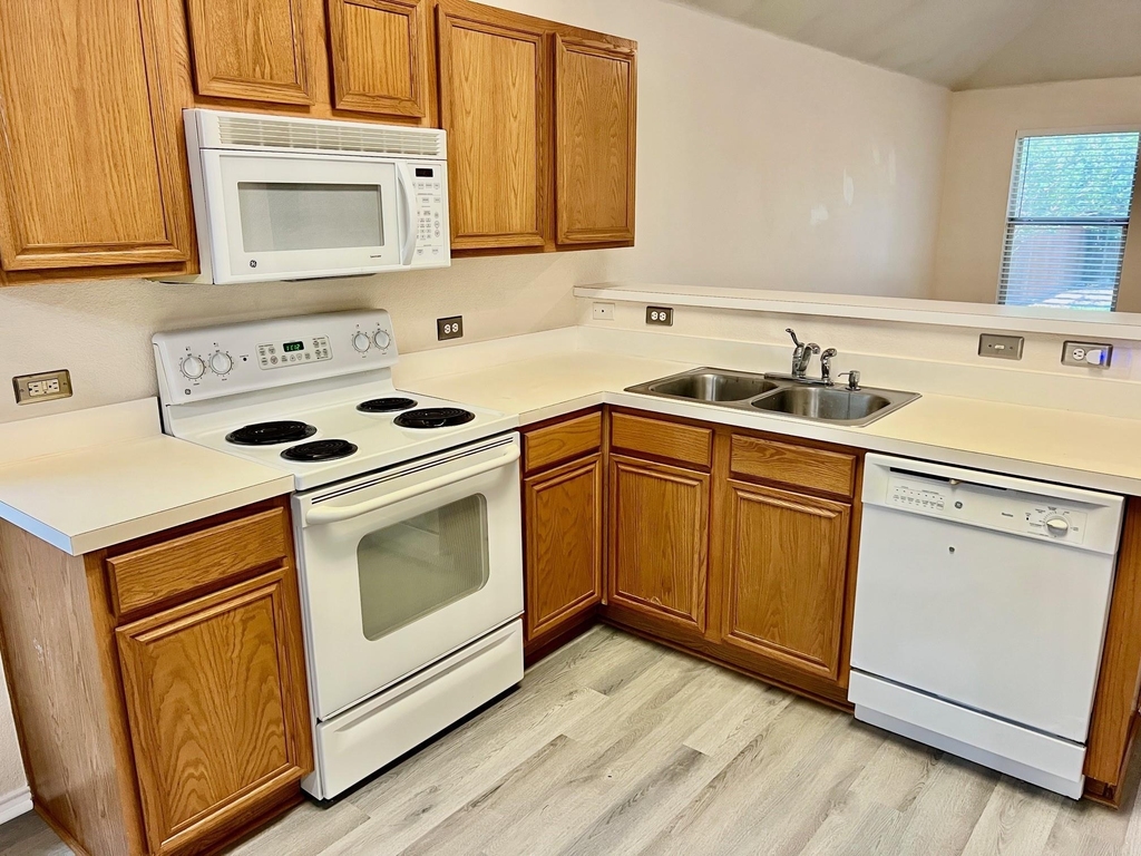 11617 Bobcat Drive - Photo 4
