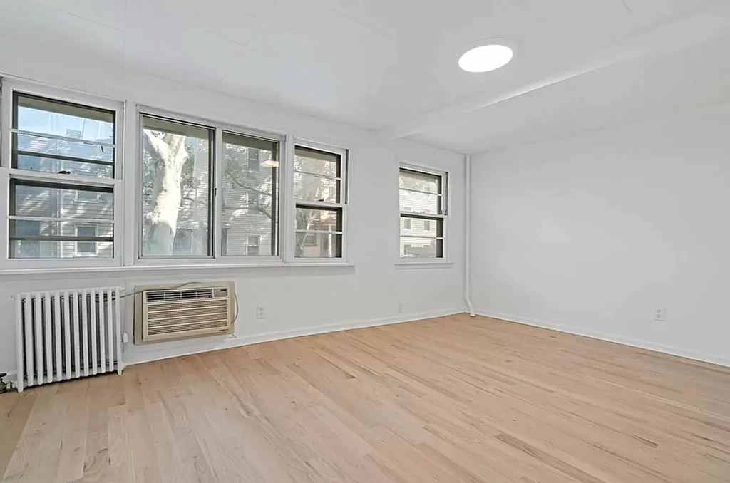 66 Devoe St - Photo 10