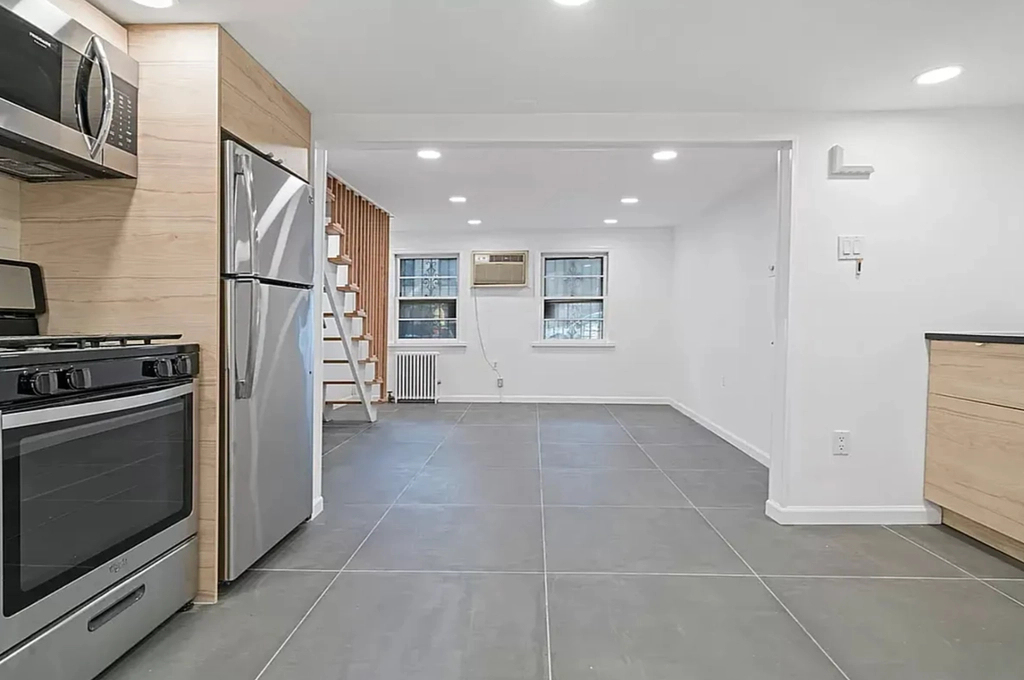 66 Devoe St - Photo 7
