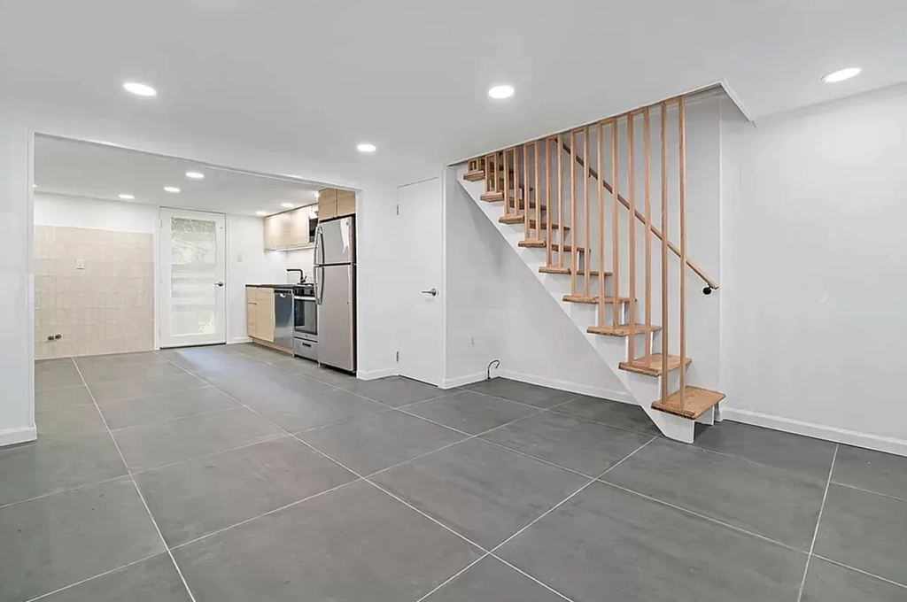 66 Devoe St - Photo 5