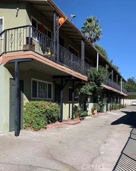 253 E Villa Street - Photo 0