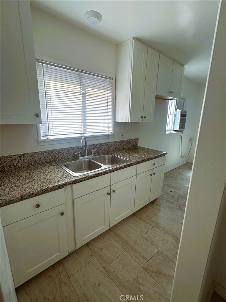 253 E Villa Street - Photo 3