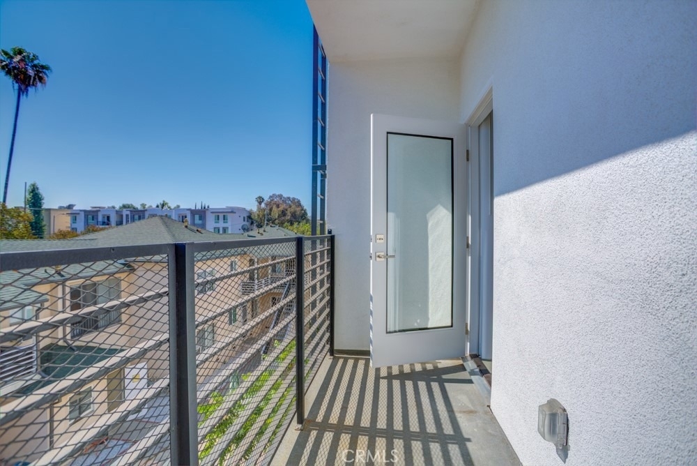 11637 1/2 Burbank Blvd - Photo 24