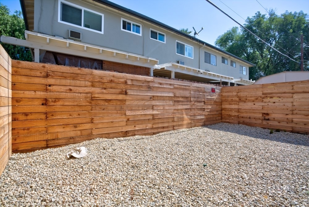 11637 1/2 Burbank Blvd - Photo 9