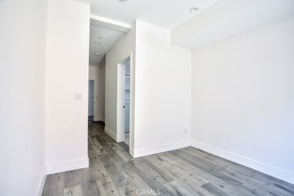 11637 1/2 Burbank Blvd - Photo 4