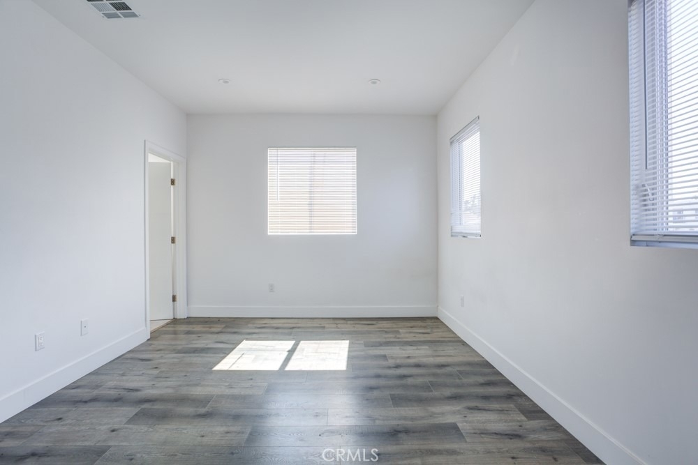 11637 1/2 Burbank Blvd - Photo 26