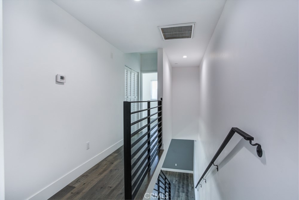 11637 1/2 Burbank Blvd - Photo 17