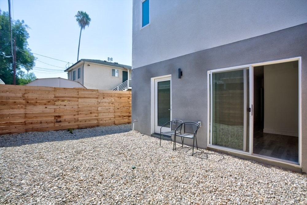 11637 1/2 Burbank Blvd - Photo 8