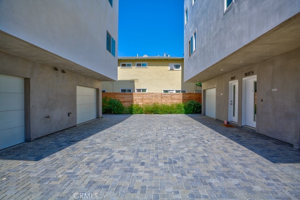 11637 1/2 Burbank Blvd - Photo 1