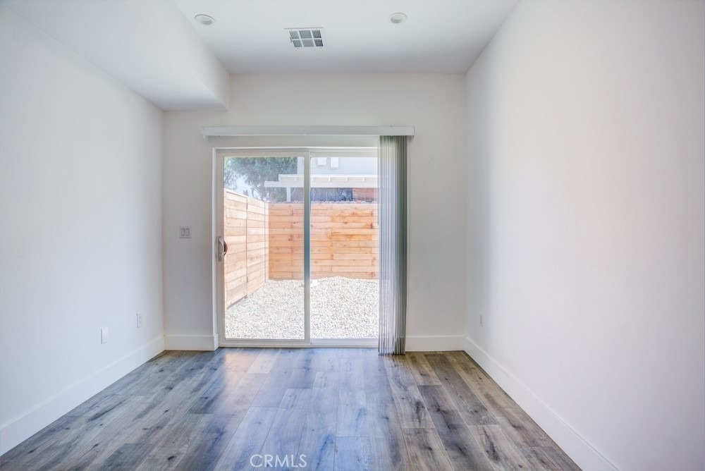 11637 1/2 Burbank Blvd - Photo 5
