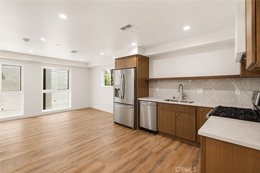 1122 N Beachwood - Photo 2