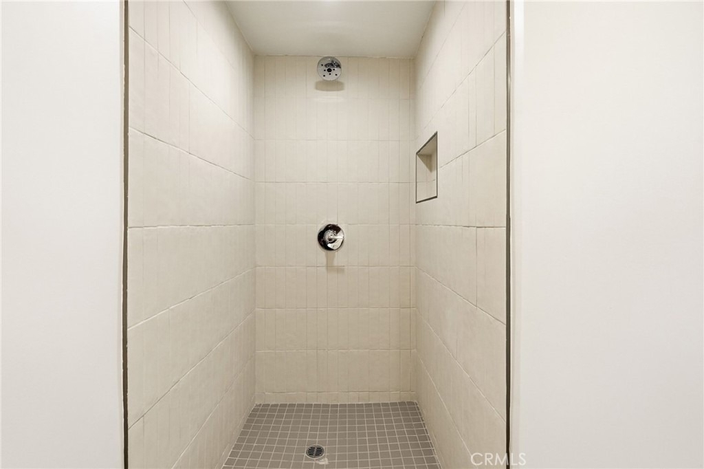 1122 N Beachwood - Photo 7