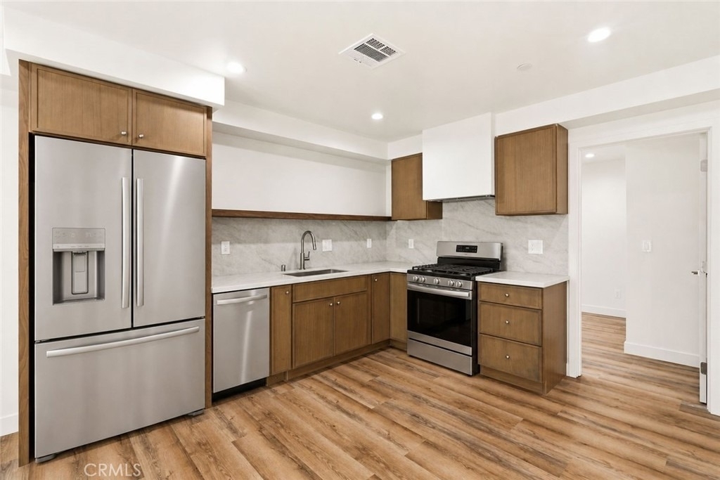 1122 N Beachwood - Photo 1