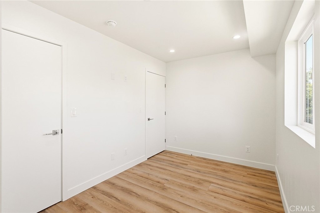 1122 N Beachwood - Photo 9