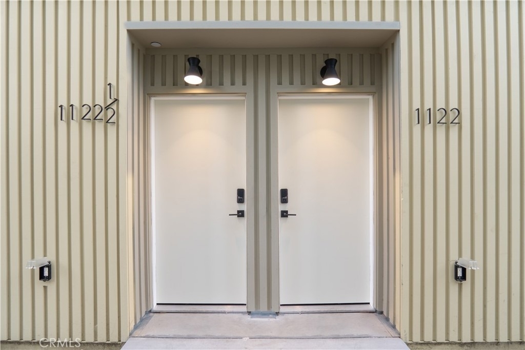 1122 N Beachwood - Photo 18