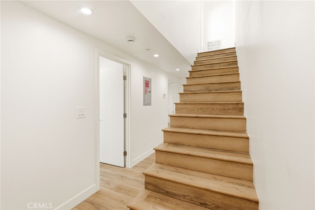 1122 N Beachwood - Photo 13