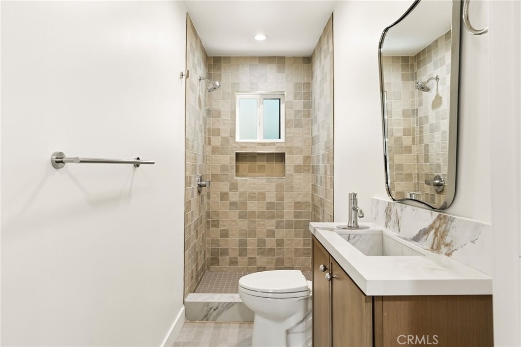 1122 N Beachwood - Photo 4