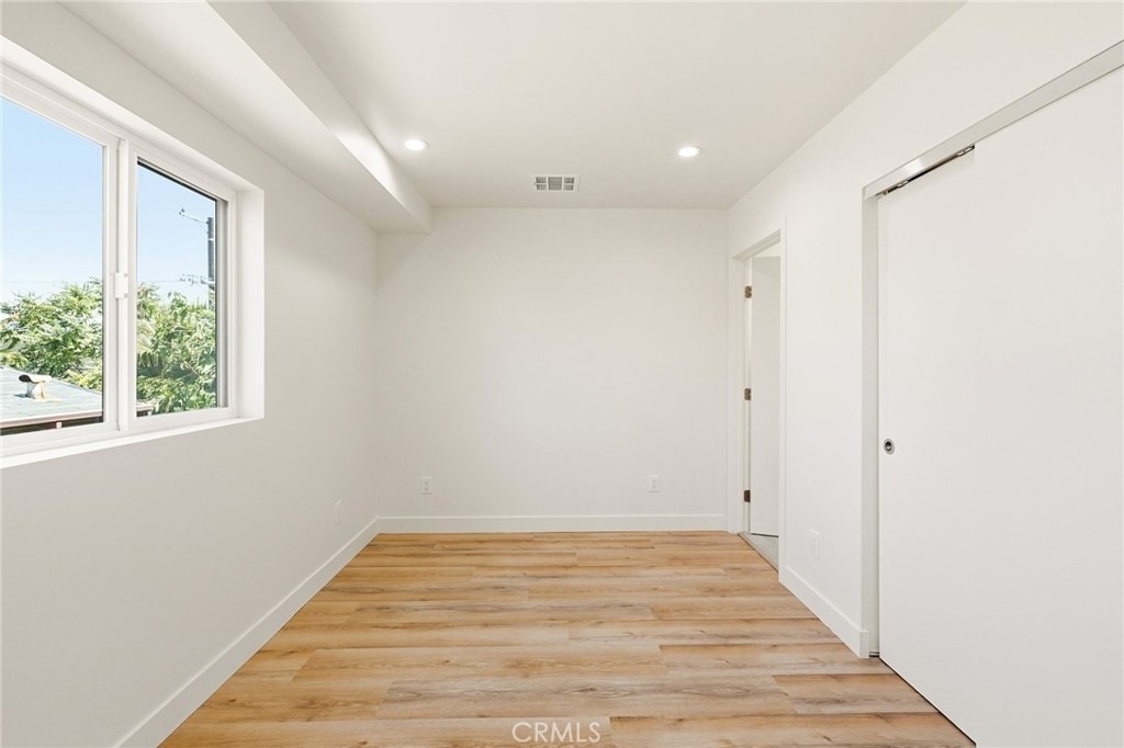 1122 N Beachwood - Photo 6