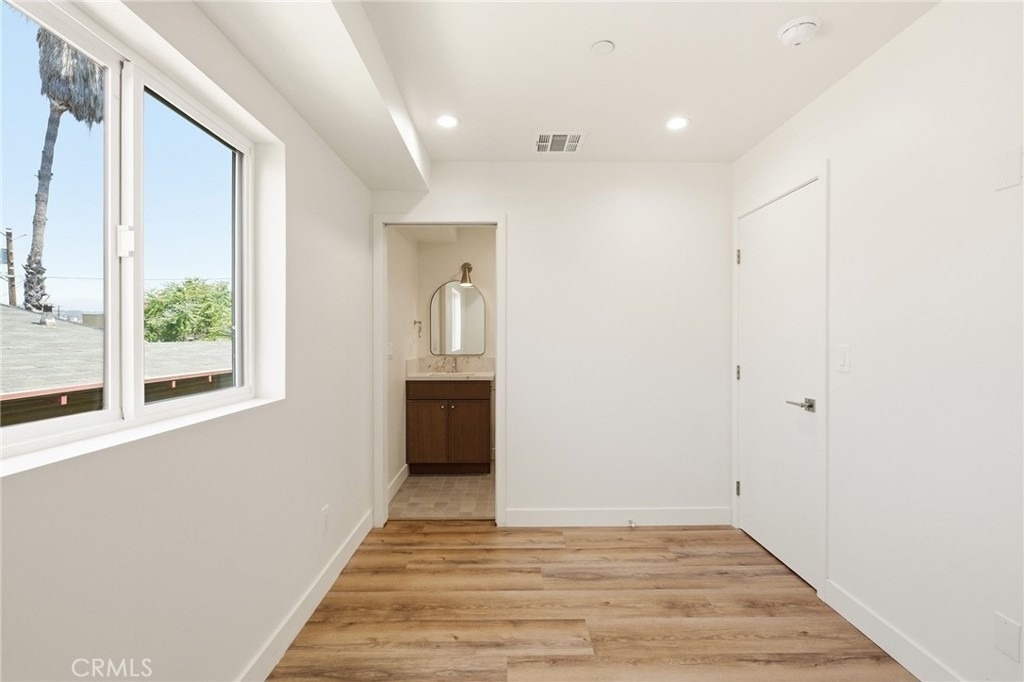 1122 N Beachwood - Photo 11