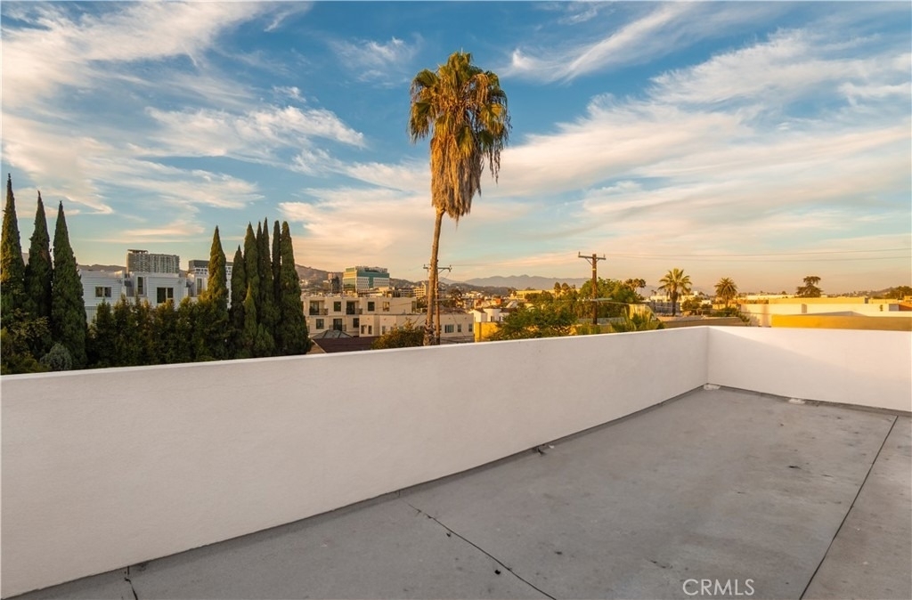 1122 N Beachwood - Photo 20