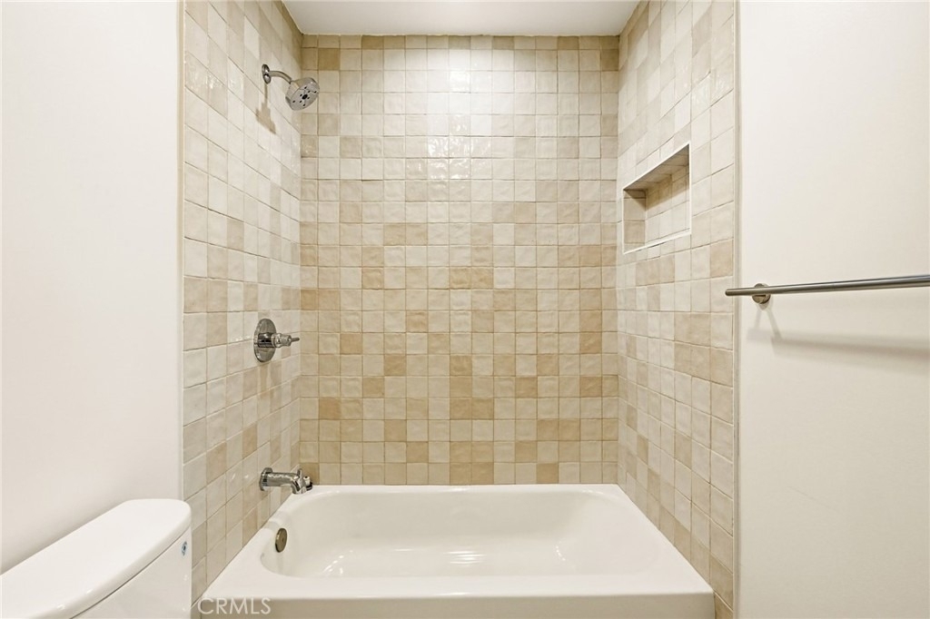 1122 N Beachwood - Photo 12