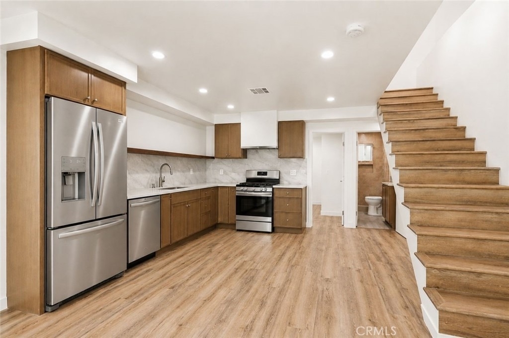 1122 N Beachwood - Photo 3
