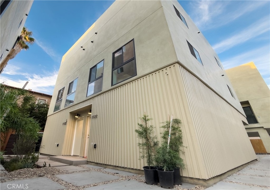 1122 N Beachwood - Photo 16