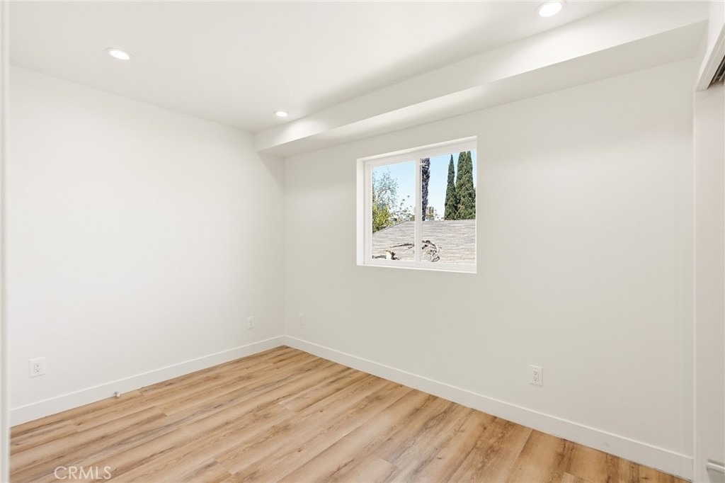 1122 N Beachwood - Photo 8