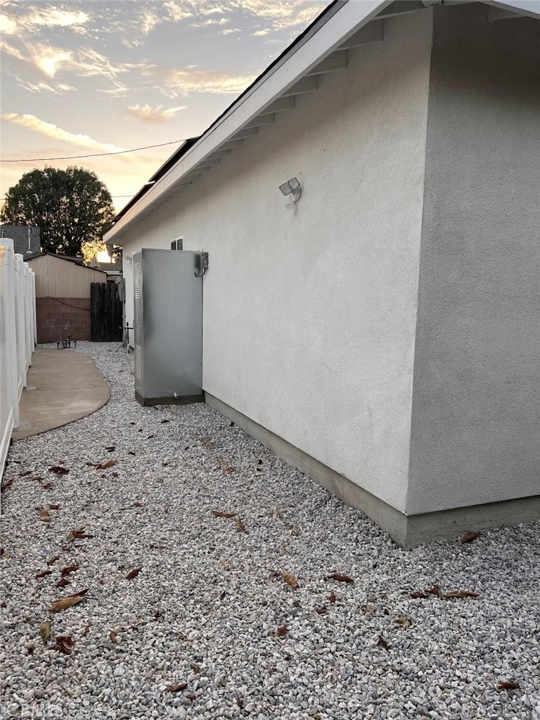 20517 Gault Street - Photo 2