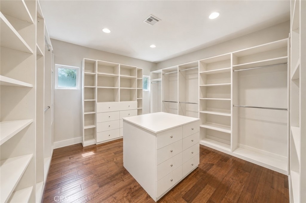 4822 Valjean Avenue - Photo 19