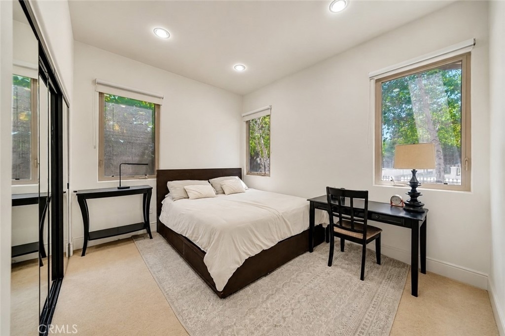 4822 Valjean Avenue - Photo 24