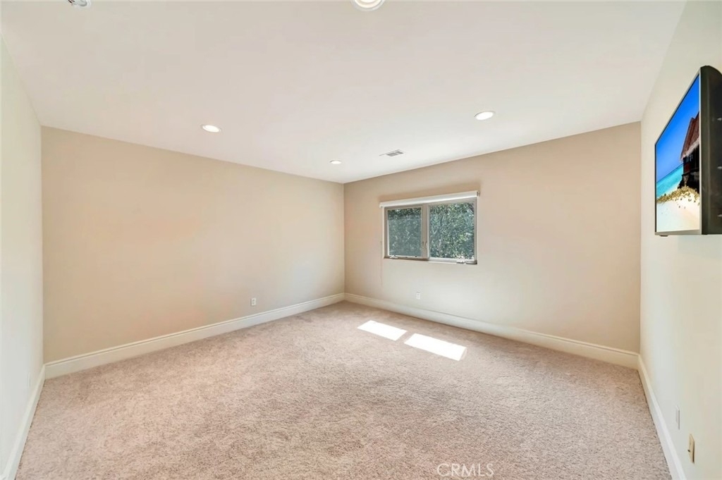 4822 Valjean Avenue - Photo 26