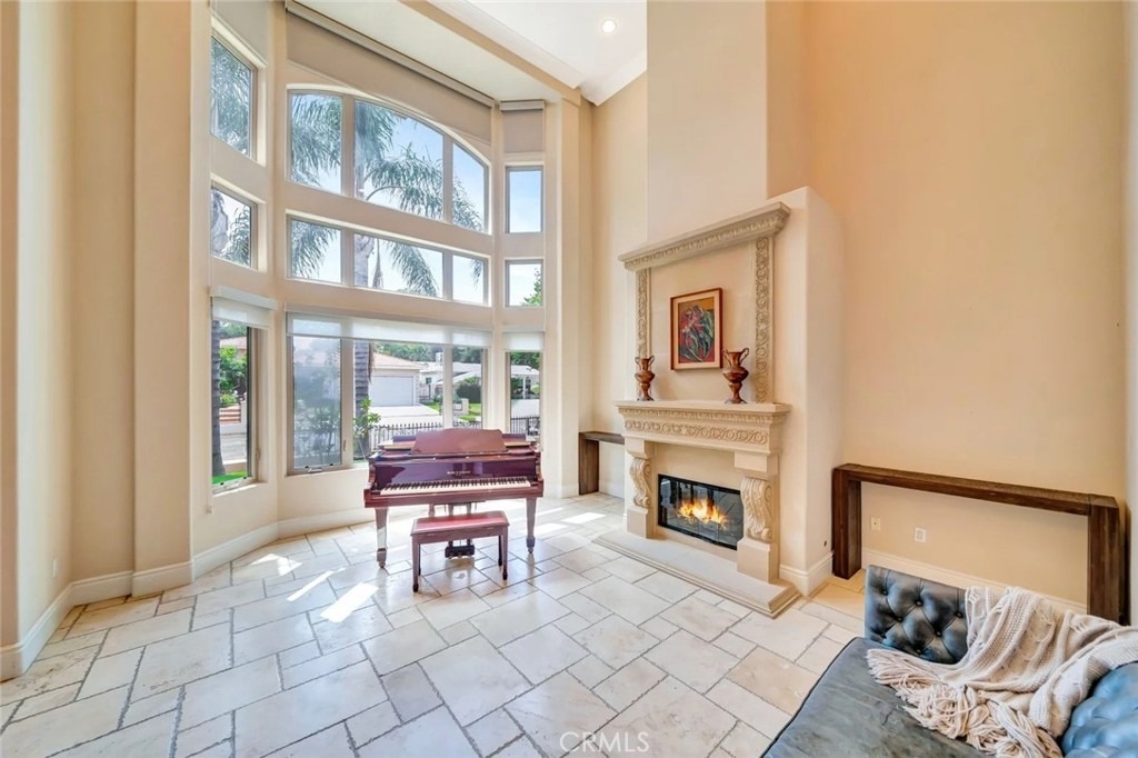 4822 Valjean Avenue - Photo 2