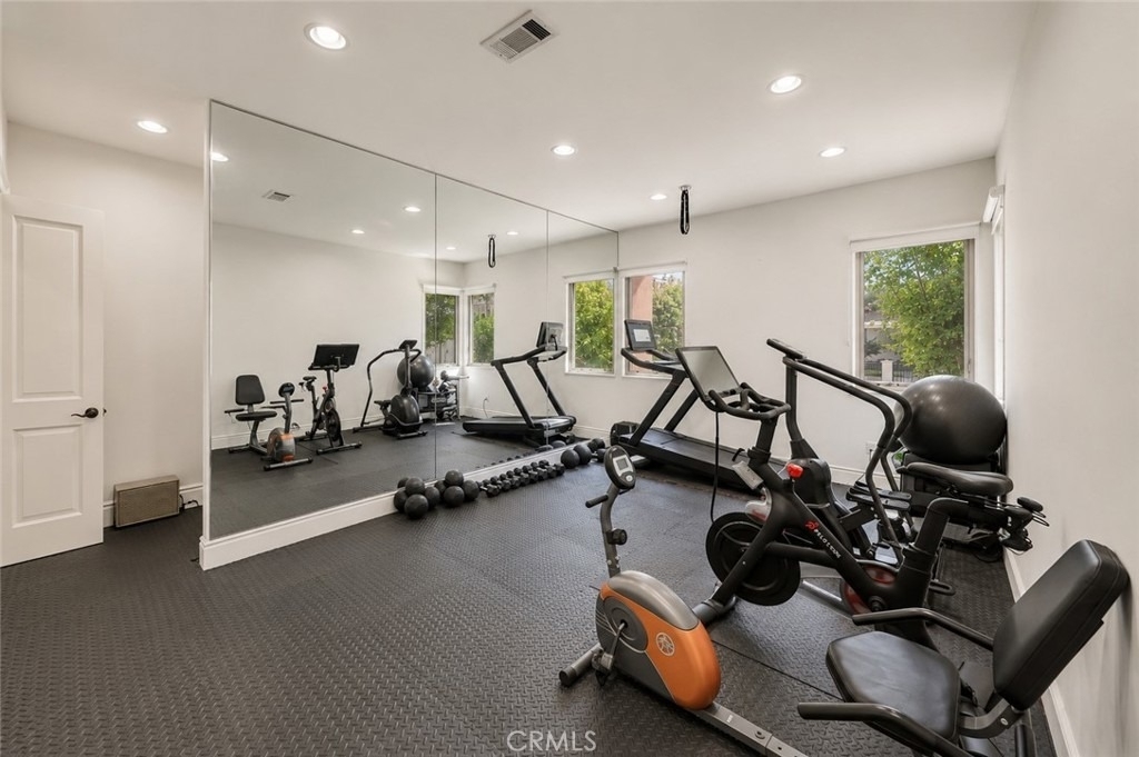 4822 Valjean Avenue - Photo 28
