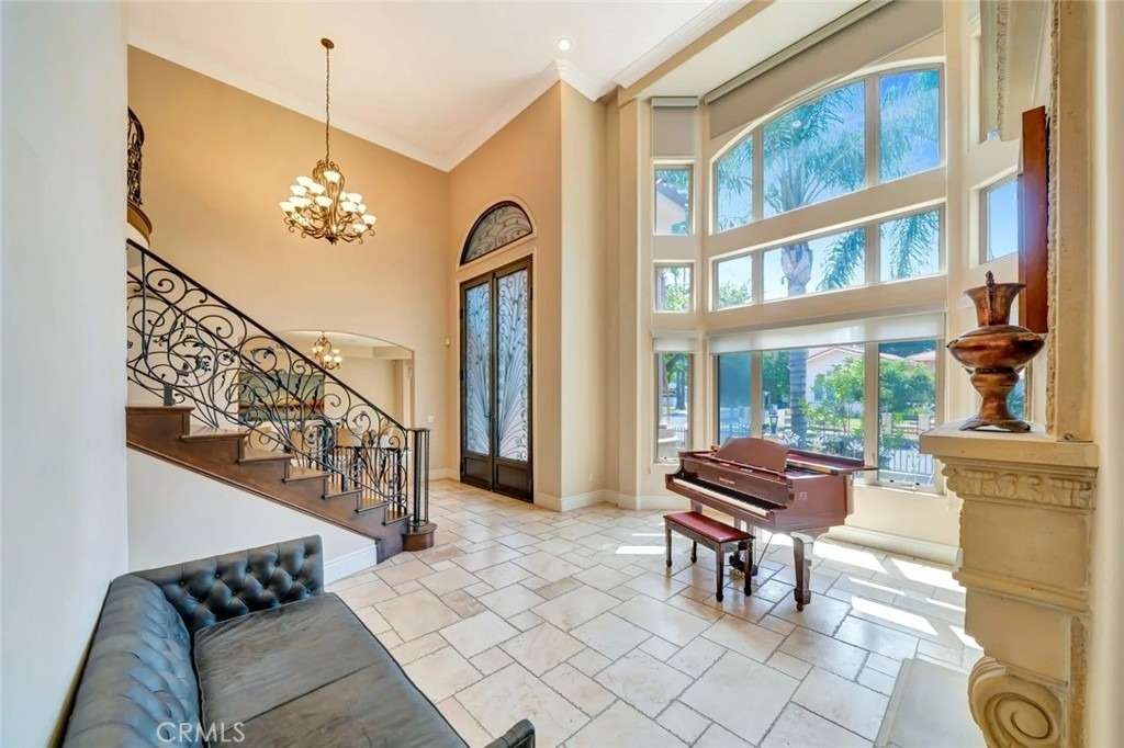 4822 Valjean Avenue - Photo 3